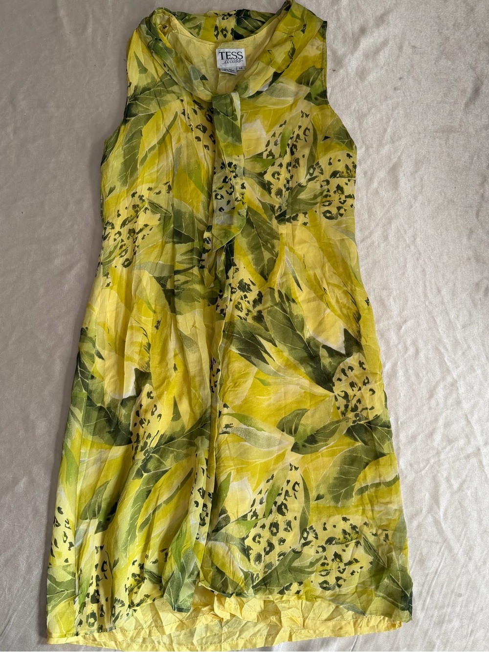 Women’s Tess Dress Yellow Green Floral V-Neck Sleeveless Tie Button Knee Sz 14